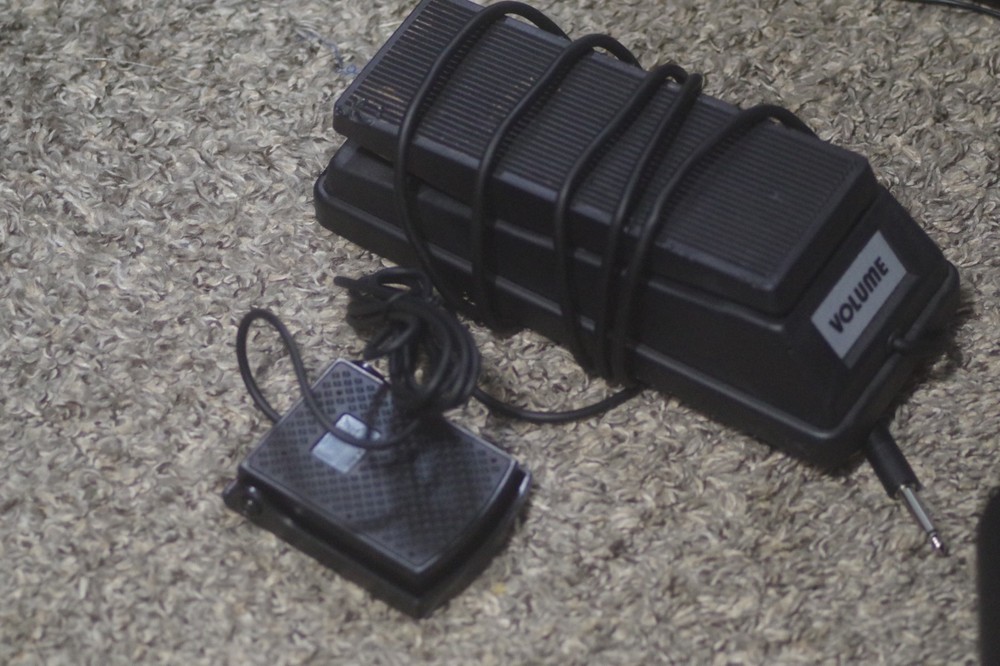 STUDIOLOGIC 61 KEY SL-161 MIDI CONTROLLER, WITH FOOT PEDALS, GREAT CONDITION!