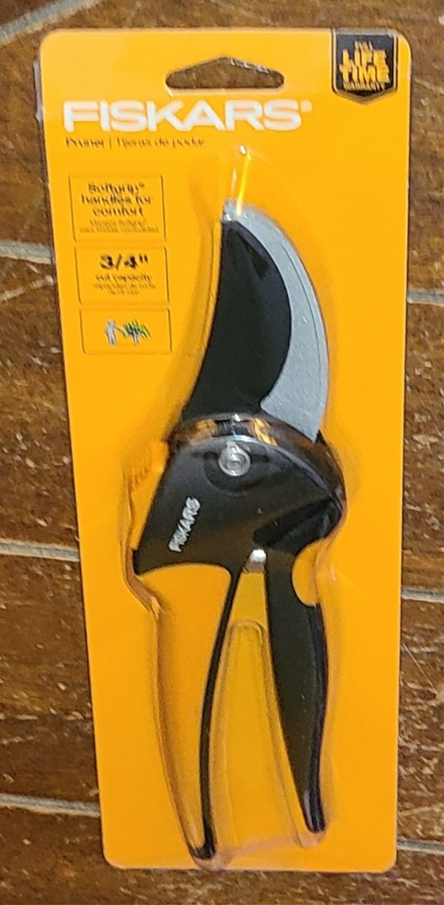 Fiskars Pruner ~Cuts up to 3/4" Branches & Stems~ Item #7944
