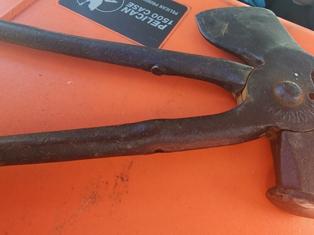 VTG MULTI-TOOL HAMMER AXE PLIERS NAIL PULLER SCREWDRIVER