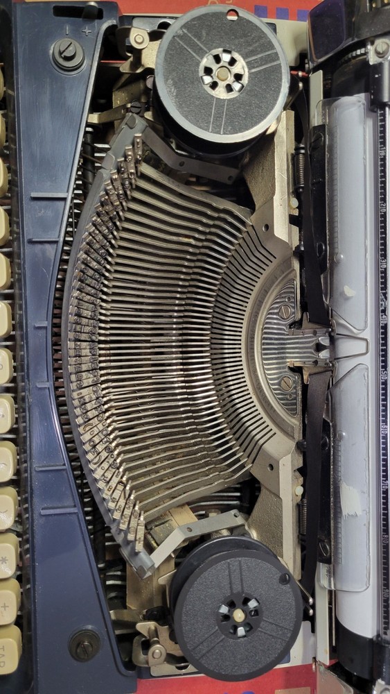 ADLER J5 TYPEWRITER NOTE WITH CASE