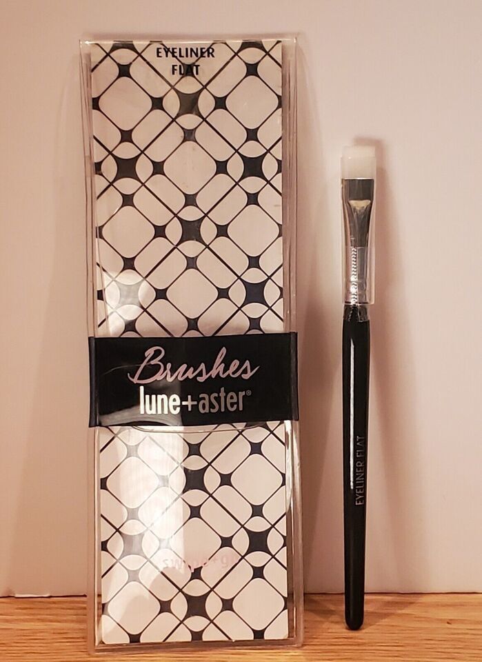 Lune + Aster Brush Eyeliner Flat With Plastic Case
