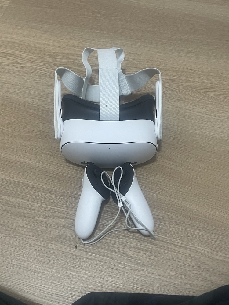 VR QUEST 3S 128GB W/ GAMES