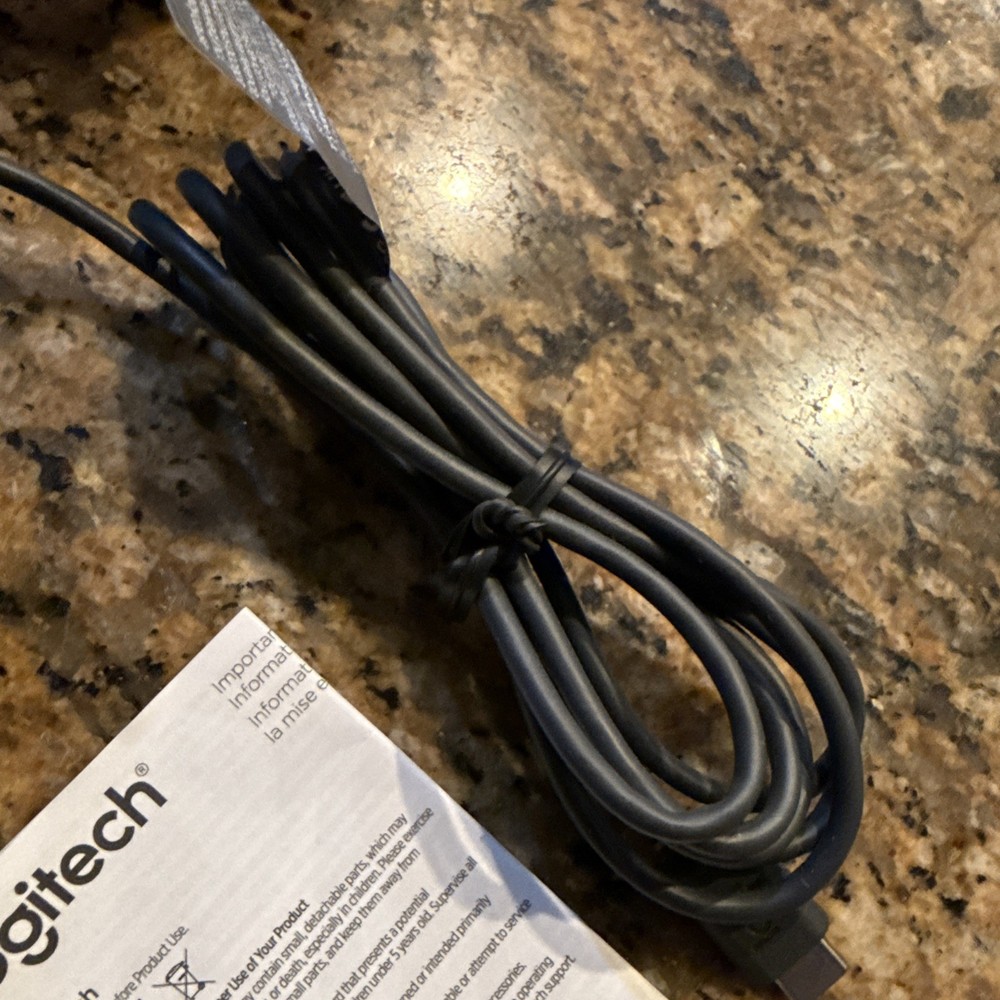 Logitech Brio 1080p Webcam - Auto Light Correction Privacy Shutter with