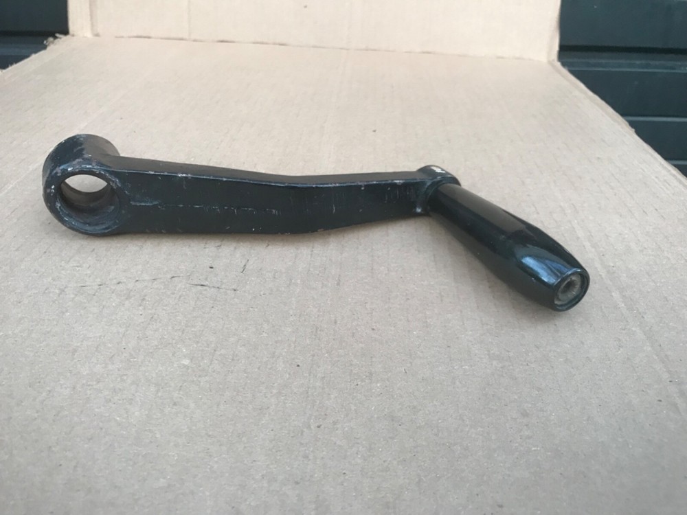 Engine starting hand crank handle