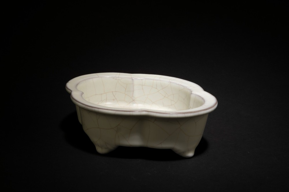 A Glazed Crackleware Ink Washer
