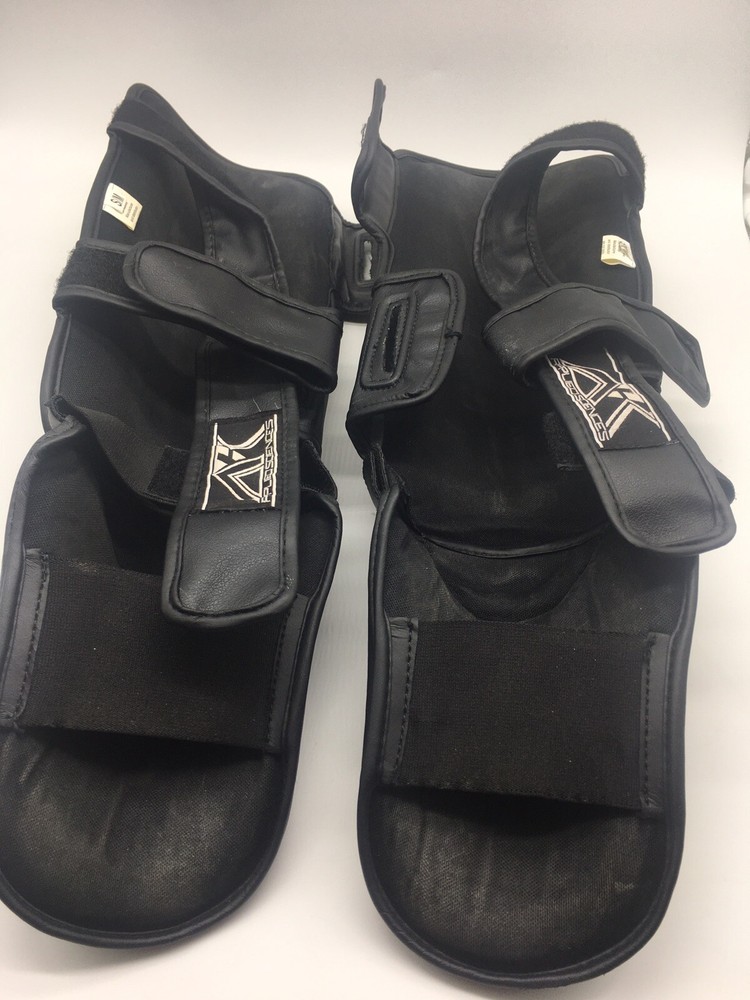 Muay thai shin guards small Used Good Condition