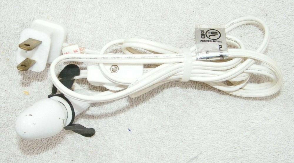 1992 CHRISTMAS VALLEY LIGHTED STATION WITH BUILDING ANTENNA