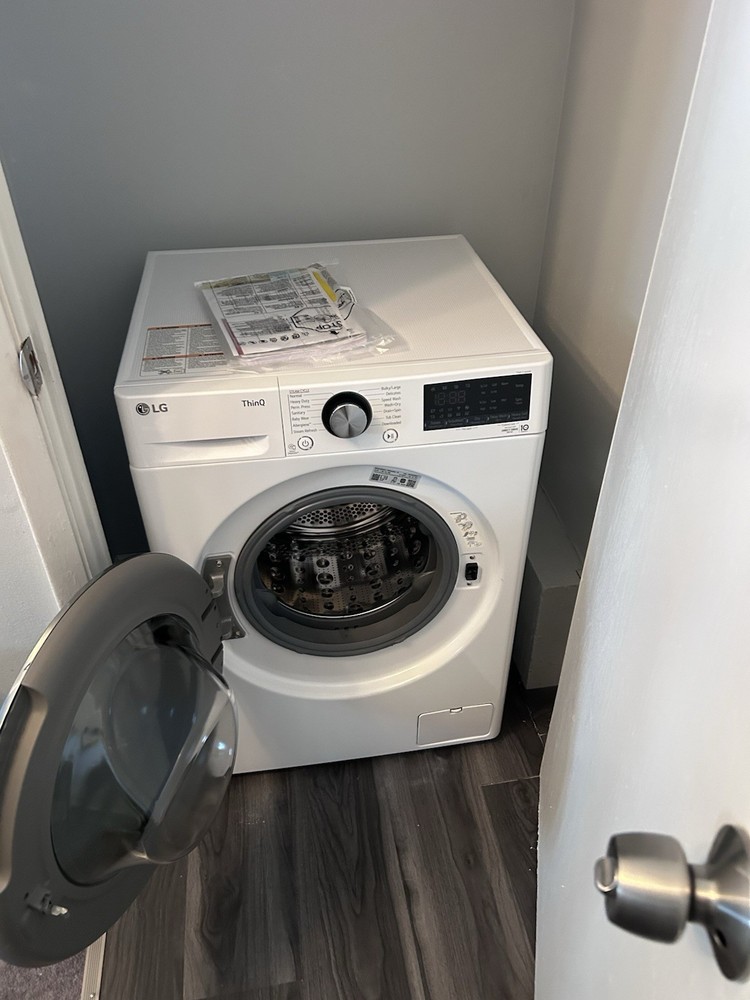 LG ThinQ Front-Loading Combination Washer/Dryer White Freestanding Side-by-Side