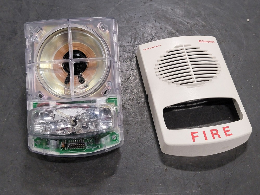 SURPLUS NEW Simplex Time Recorder Co. 4906-9253 TrueAlert Speaker Strobe