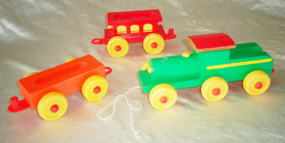 Vintage Wooden Toy Train with Pull String ~ Engine Coboose +