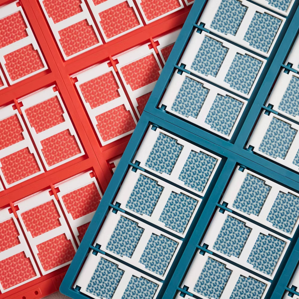 Library of Play : Guess Who?