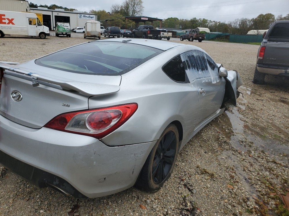 2011 Hyundai Genesis OEM 3.8L Automatic Engine Harness One Broken Wire