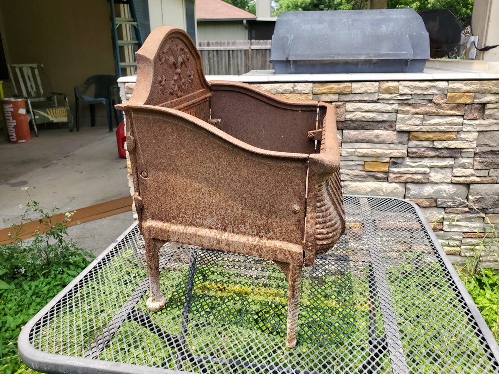 VINTAGE BEAUTIFUL CAST IRON FLEUR DE LIS FIREPLACE LOG INSERT