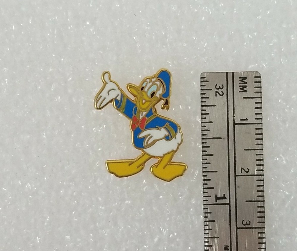 Donald Duck One Hand Out Disney Pin