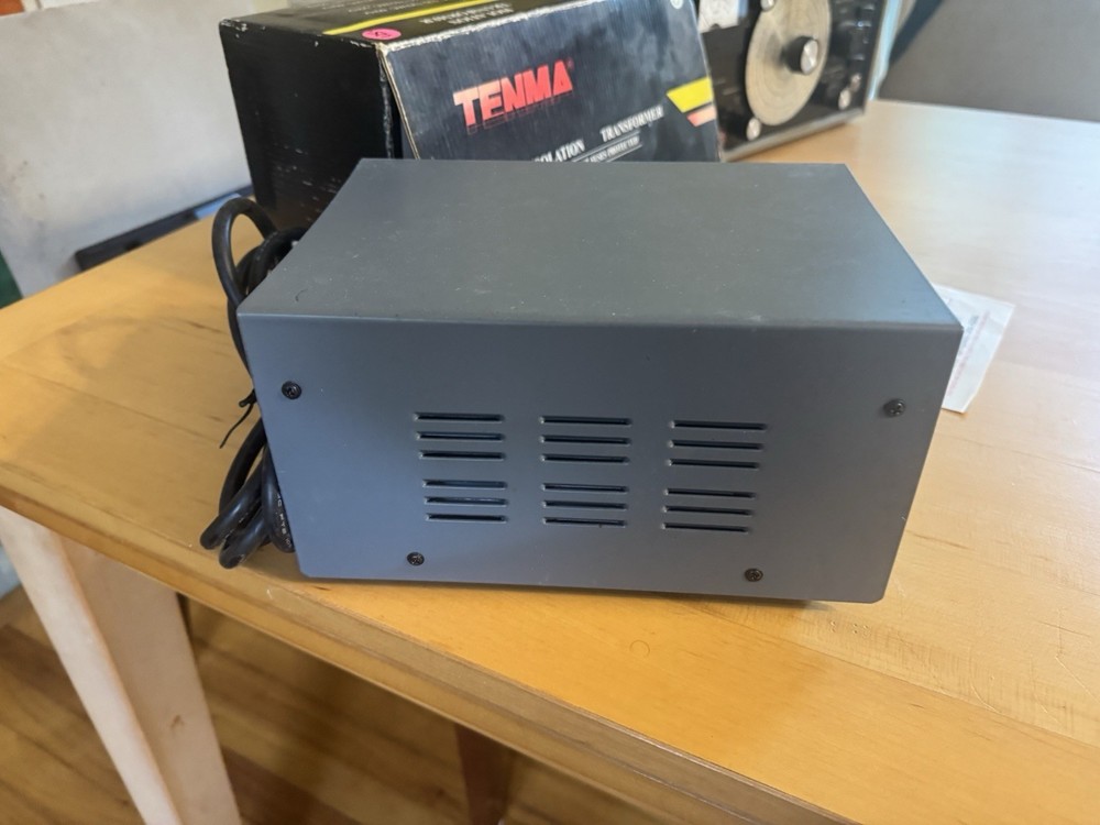 B & K Precision Solid State Model E 200D RF Signal Generator E-200D Powers On