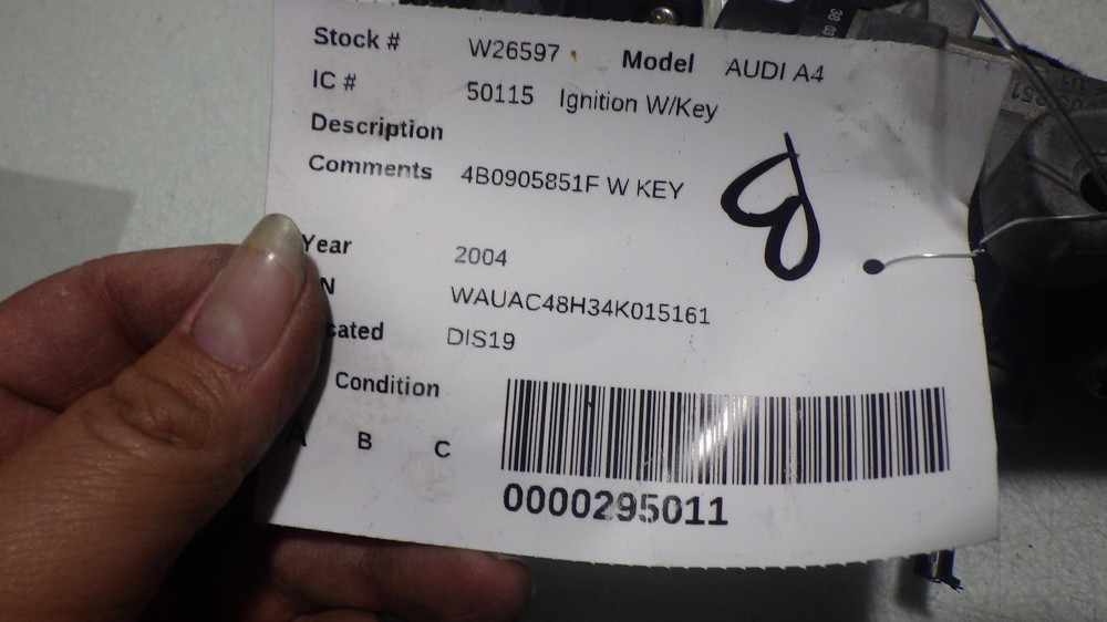 04 AUDI A4 Ignition W/Key 4B0905851F