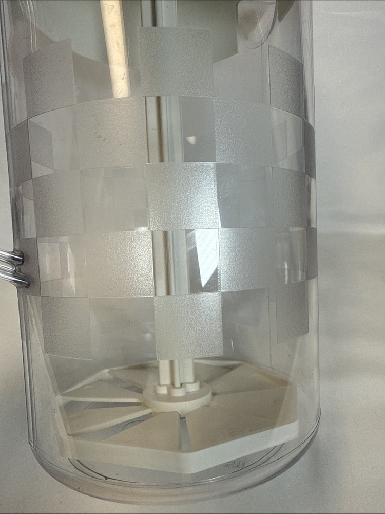 Pampered Chef Quick Stir 2 Quart Clear Pitcher Checker Board Pattern White Lid