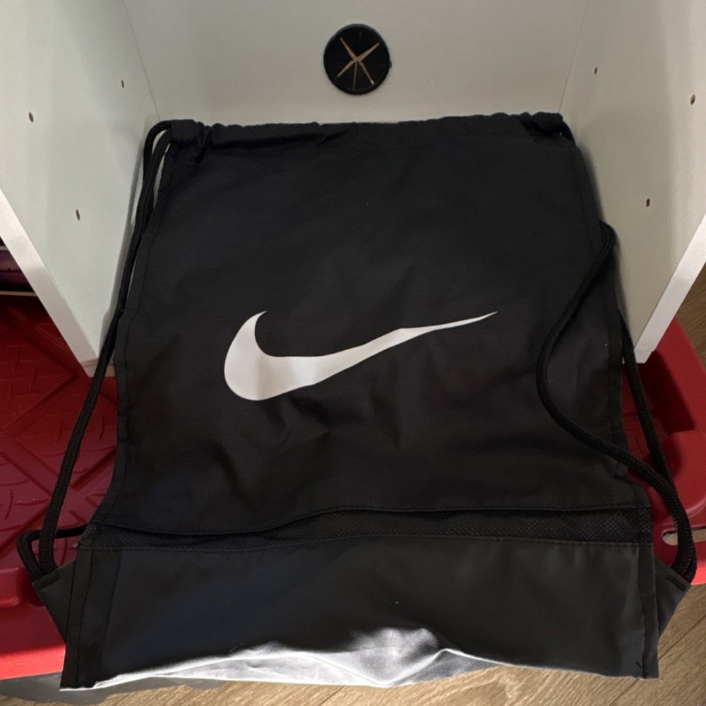 Nike Black Drawstring Gym Bag Polyester Zip Pocket Adjustable Strap CW6533