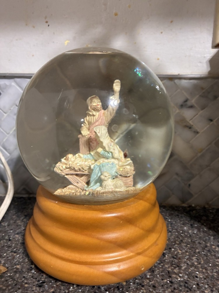 christmas snow globes musical