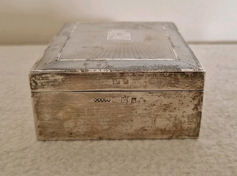1964 BIRMINGHAM SILVER HALLMARKED CIGARETTE BOX WITH WOOD LINER
