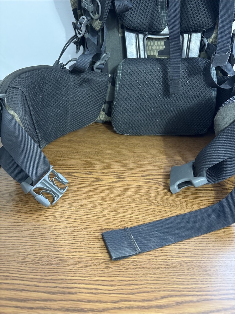 Kuiu Pro 3600 Verde Backpack Lumbar Support Adjustable Straps Carbon Pack Frame