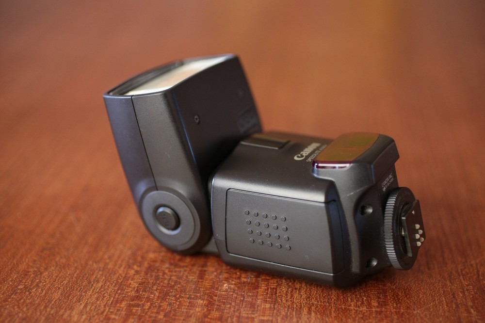 Canon 430 EX camera flash