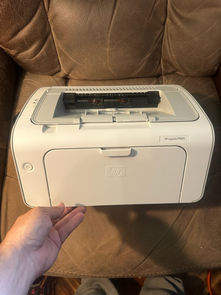 HP LaserJet P1005 Workgroup Laser Printer NICE condition prints well.