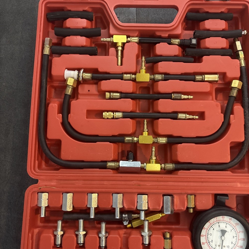 This set is a fuel injection pressure tester kit.