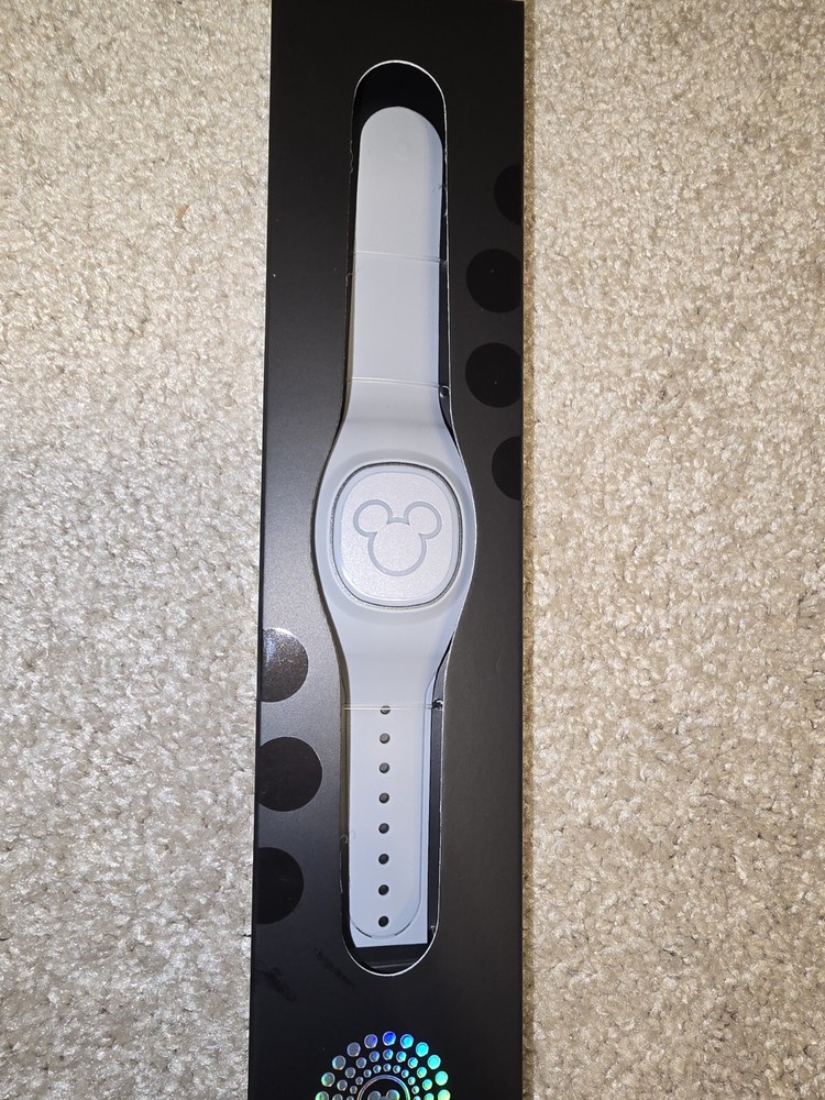 NEW 2024 Disney Parks Magic Band Plus + Solid Color Slate Gray LINKABLE W Cable