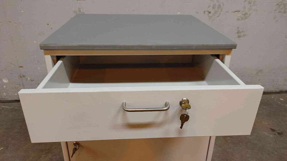 2' Damaged Rolling Jamestown Combo Cabinet(104274)