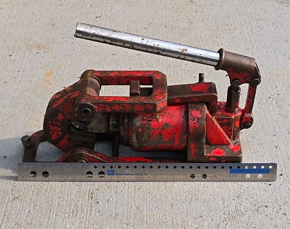 Old Hydraulic Steel Wire Cutter