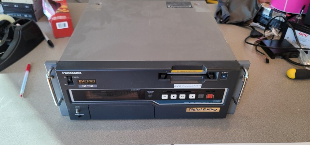 Panasonic AJ-D455P DVCPRO Digital VCR Digital Editing DV DV Mini Video Cassette