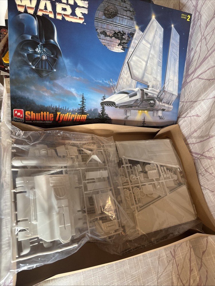 AMT/ERTL STAR WARS SHUTTLE TYDIRIUM COMMEMORATIVE EDITION MODEL KIT 8733-10DP