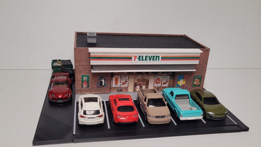 7-Eleven Store Front with Garage Model 1:64 S Scale