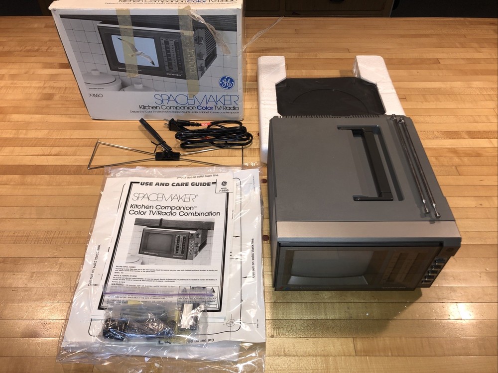 General Electric 1988 Spacemaker TV W/ Box 7-7160 Includes Instructions TESTED!!