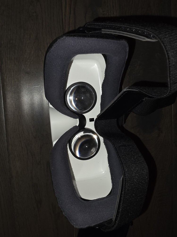 Samsung Gear VR Smartphone Virtual Reality Headset White/Black Plastic