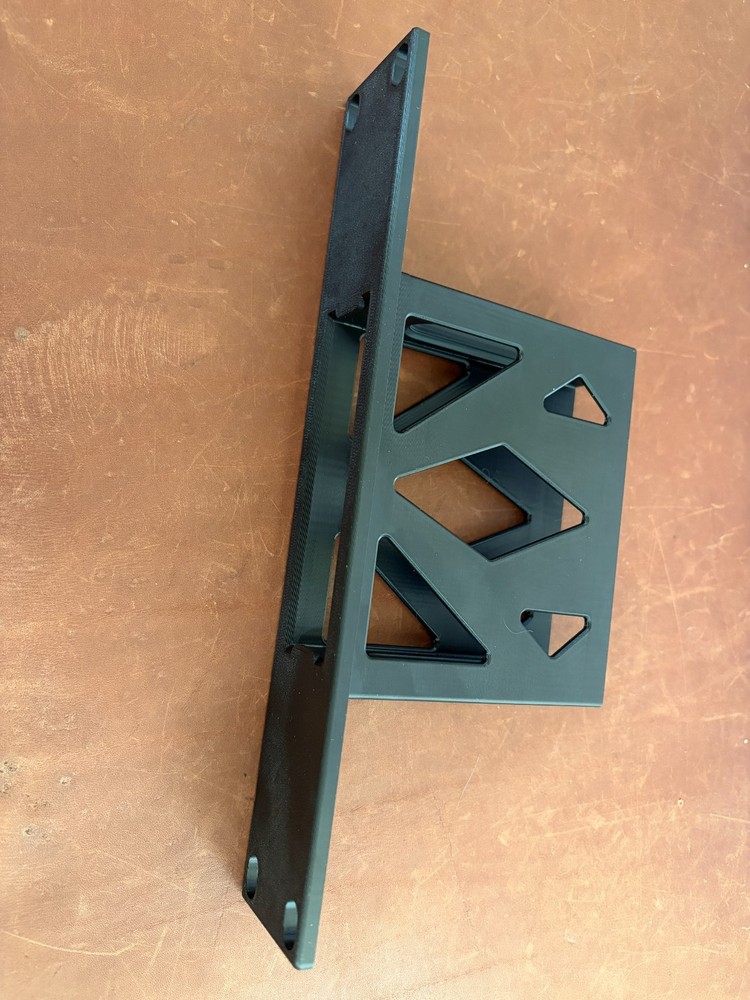 TP-LINK TL-SG1005P 5 port switch 10" rackmount