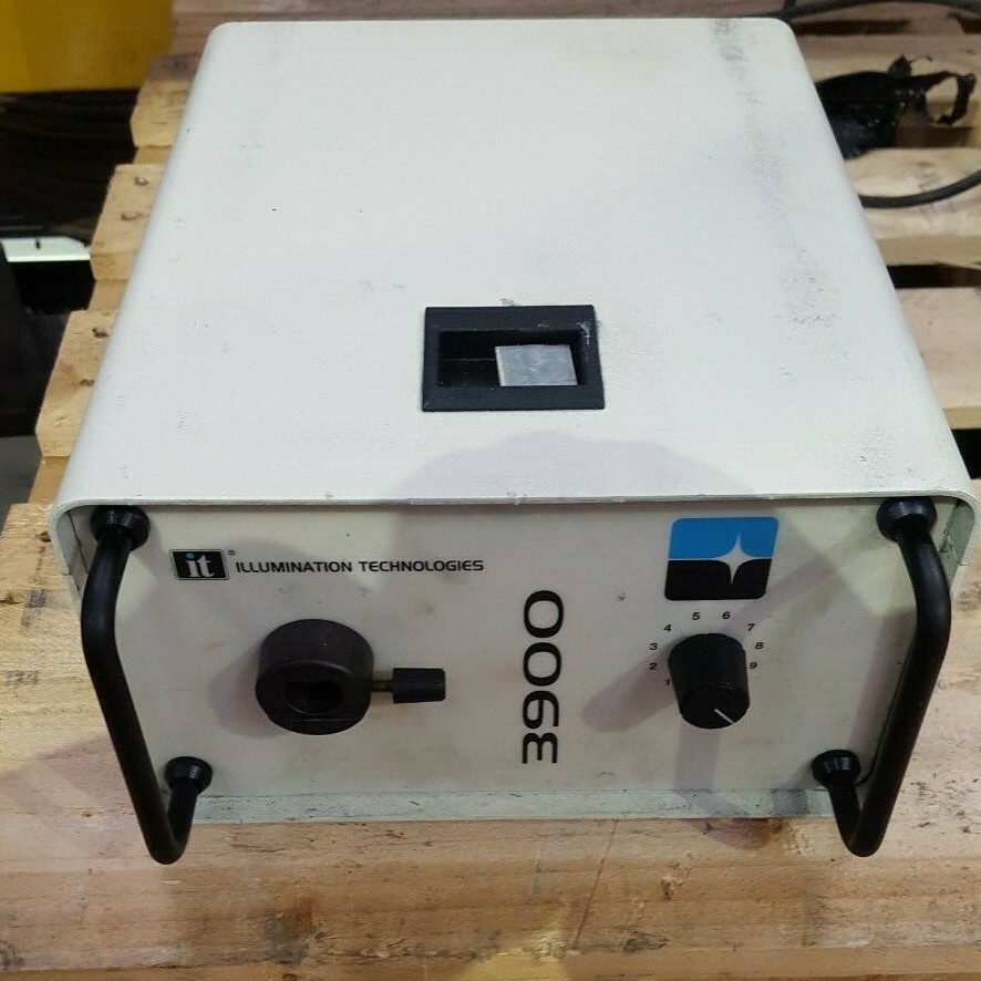 ILLUMINATION TECHNOLOGIES 3900 LIGHT SOURCE  (BR6.2)