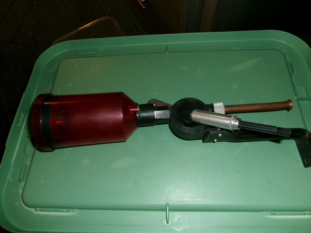 LOT #G  LEE POWDER MEASURE