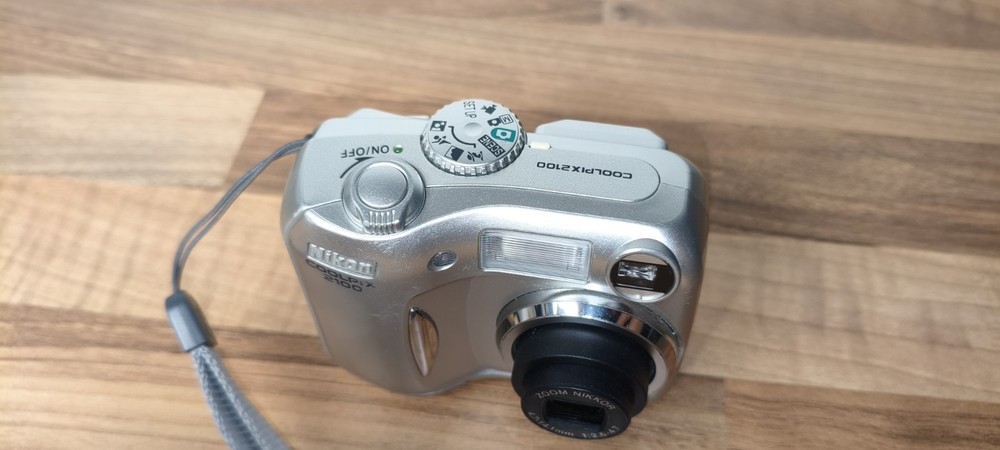 Nikon Coolpix 2100 Digital Camera Silver Tested Working