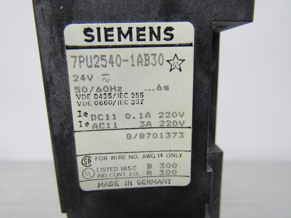 Siemens 7PU2540-1AB30 Time Relay