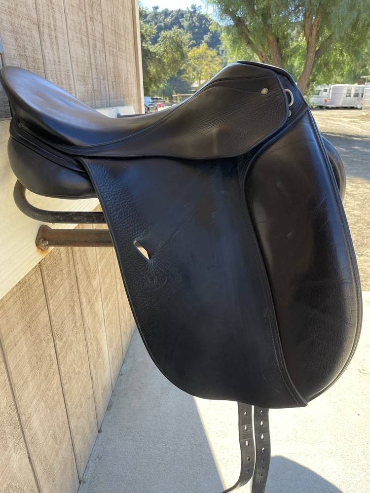 Schleese "Jes Elite" Black Dressage Saddle-17.5"-wide tree
