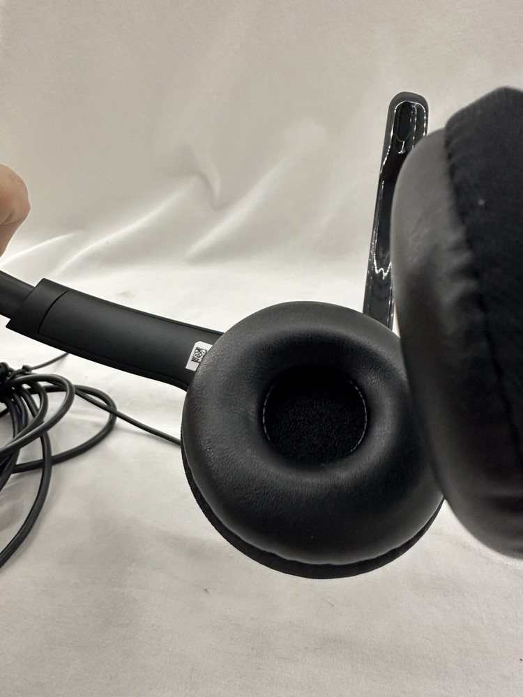 Logitech USB Computer Headset H390 Noise Canceling Padded Microphone