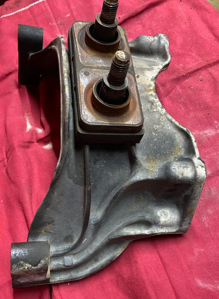 FRONT ENGINE MOUNT OEM, DETROIT DIESEL DD15 A472 223 1604 , BRACKET,SUPPORT