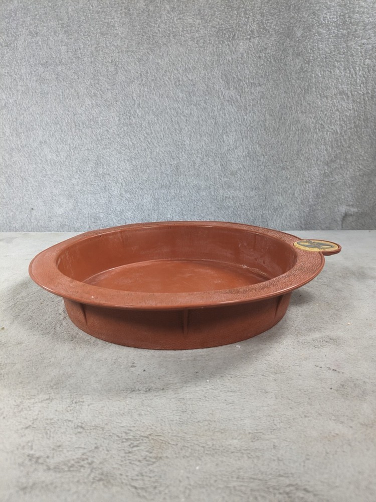 Smartware Silicone Bakeware Flexible 8" Round Cake Pan - Dirty