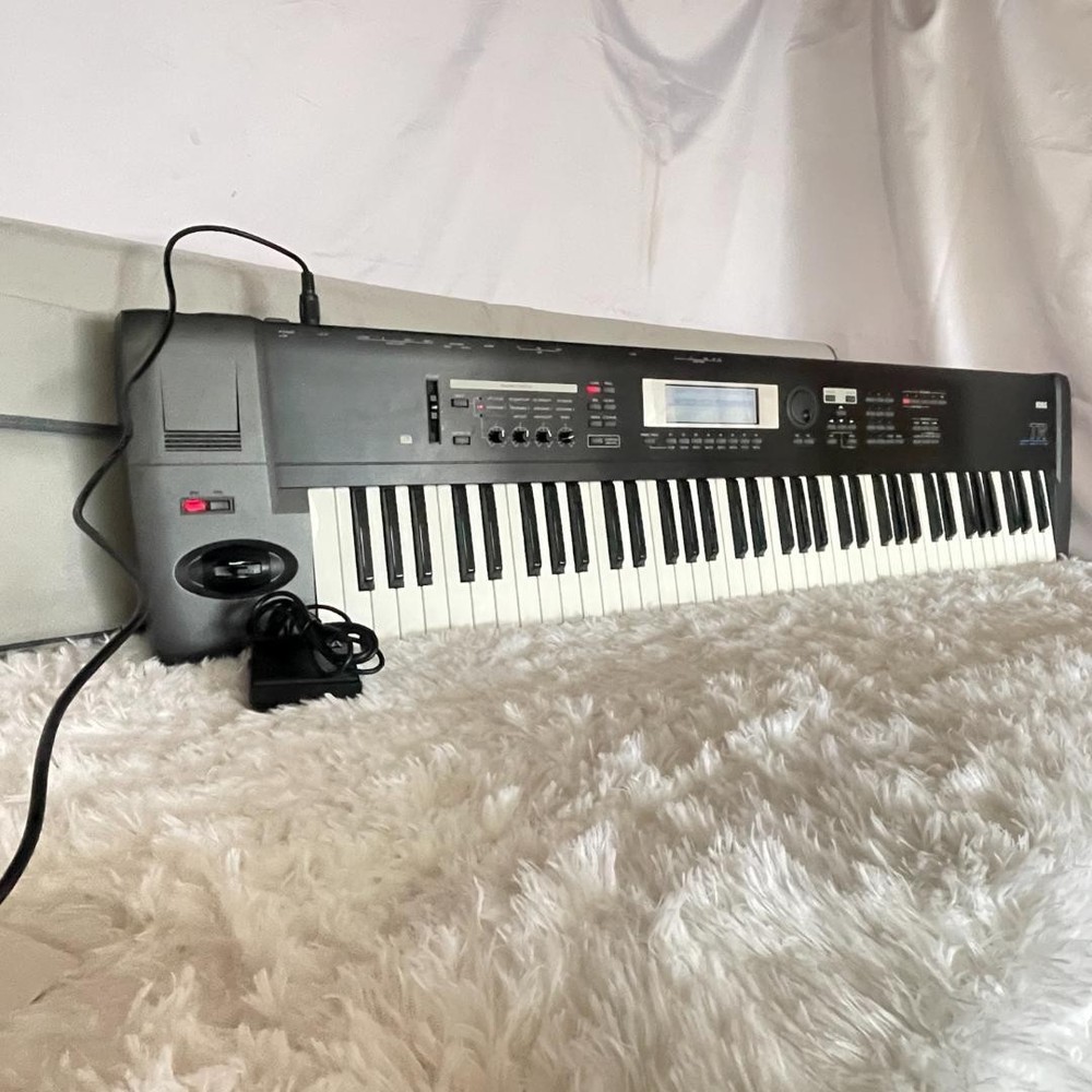 KORG TR76 Synthesizer