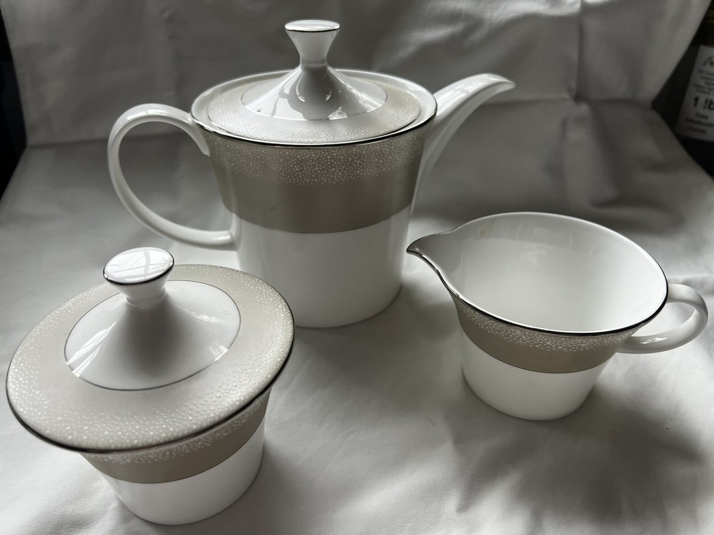 Mikasa Luminescent Pearls Tea Set