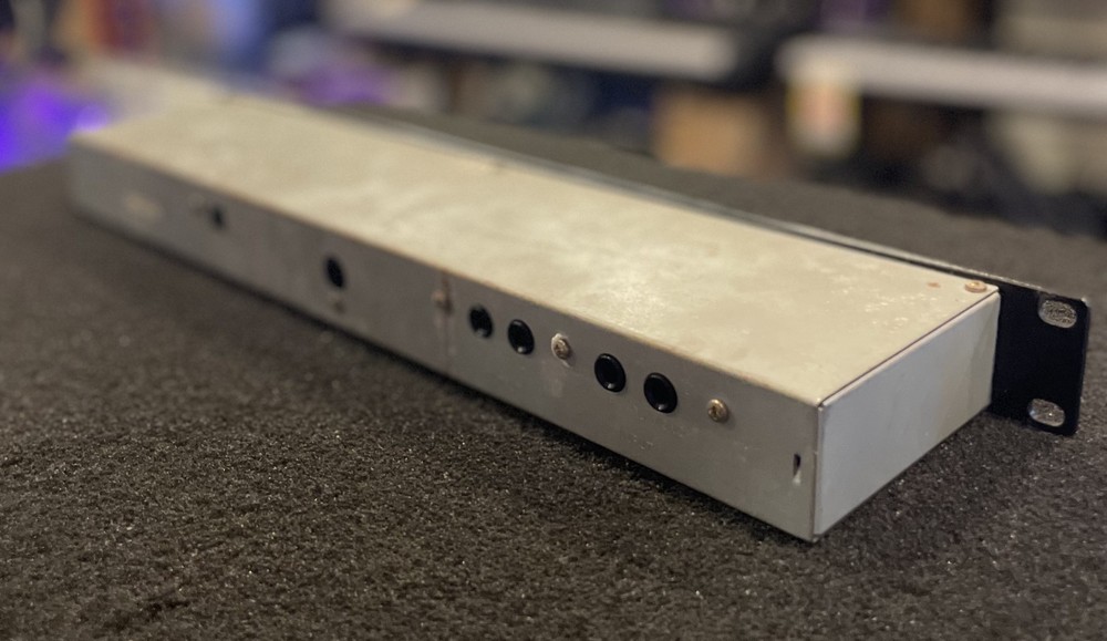 1996 Zoom Studio 1204 Digital Multi Effects Processor Silver w/ Power Cable