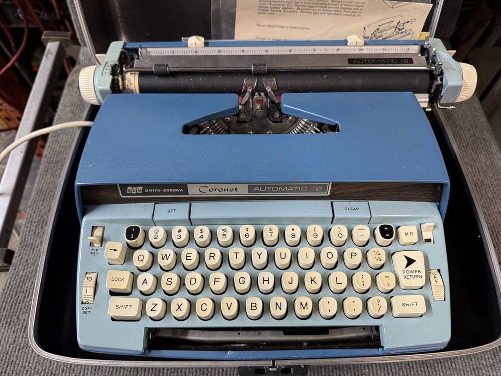 SCM Smith Corona Automatic 12 Portable Typewriter W/Case