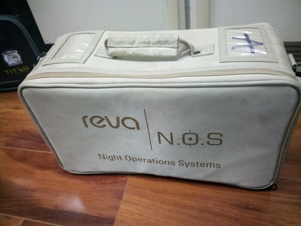 reva n.o.s. night operations systems flash/Spotlight night vision case padded